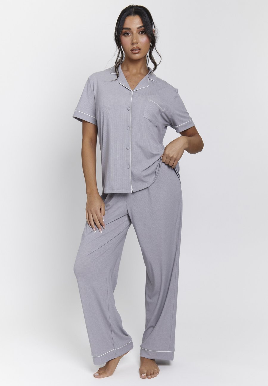 Пижамный комплект Loungeable TRADITIONAL SHORT SLEEVE SET, Silver/Grey
Пижамный комплект Loungeable TRADITIONAL SHORT SLEEVE SET, Silver/Grey