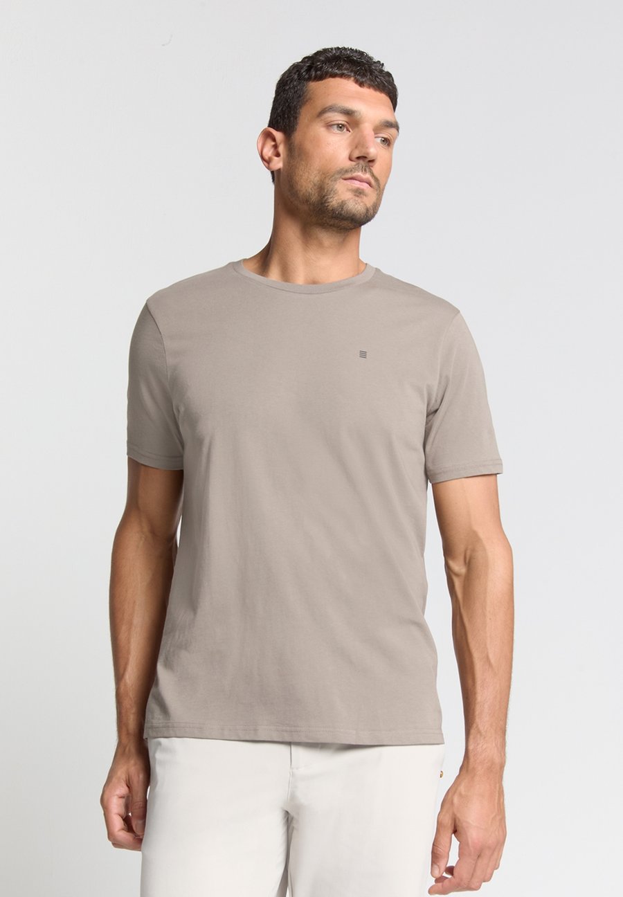 Футболка NO EXCESS CREWNECK, Clay/Mottled Ochre
Футболка NO EXCESS CREWNECK, Clay/Mottled Ochre