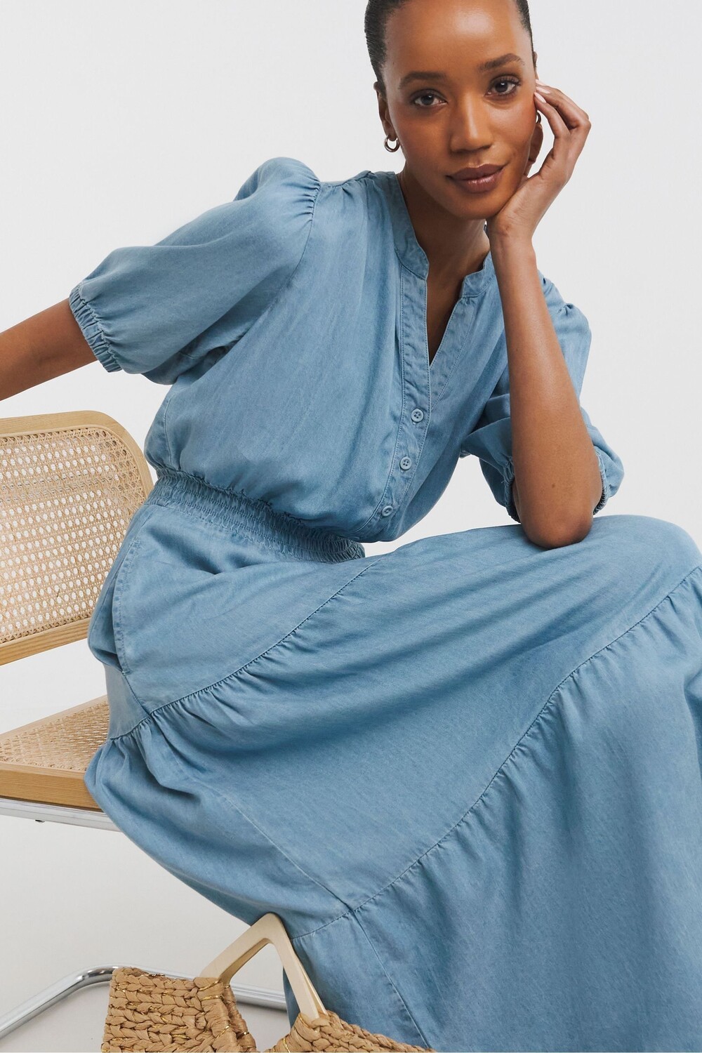 Многослойное платье миди со сборкой на талии Jd Williams, синий
Многослойное платье миди со сборкой на талии Jd Williams, синий