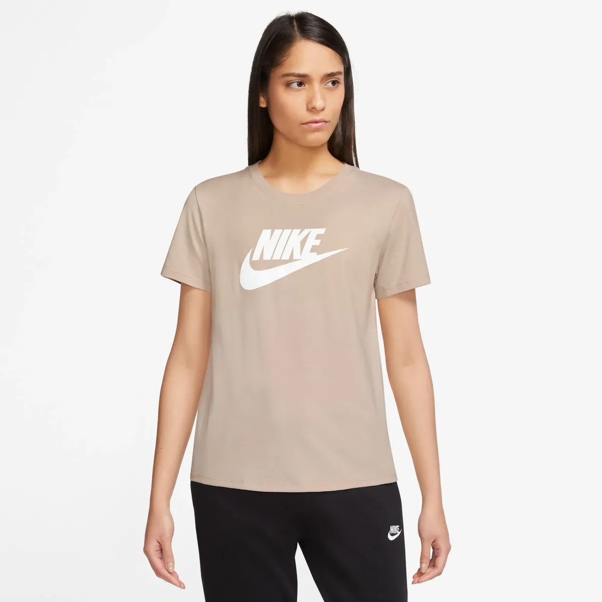 Футболка Nike Sportswear "ЖЕНСКАЯ ФУТБОЛКА С ЛОГОТИПОМ ESSENTIALS", цвет Sanddrift/White
Футболка Nike Sportswear "ЖЕНСКАЯ ФУТБОЛКА С ЛОГОТИПОМ ESSENTIALS", цвет Sanddrift/White
