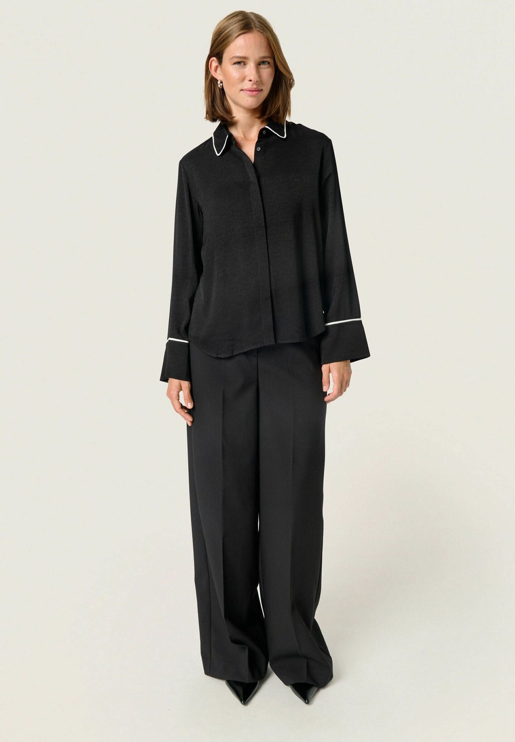 Блузка на пуговицах GUILIA STUDIO Soaked in Luxury, черный
Блузка на пуговицах GUILIA STUDIO Soaked in Luxury, черный