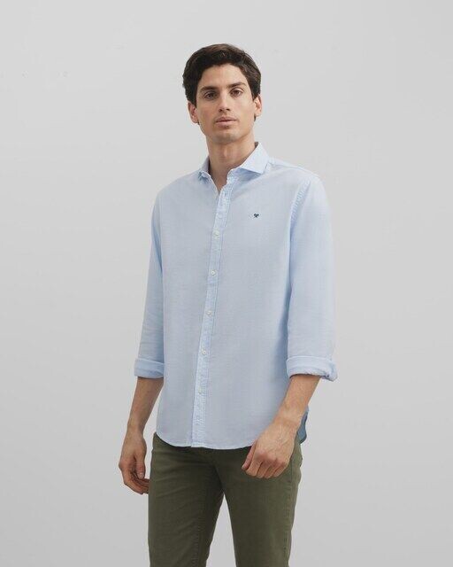 Гладкая приталенная мужская рубашка Silbon, светло-синий
Гладкая приталенная мужская рубашка Silbon, светло-синий