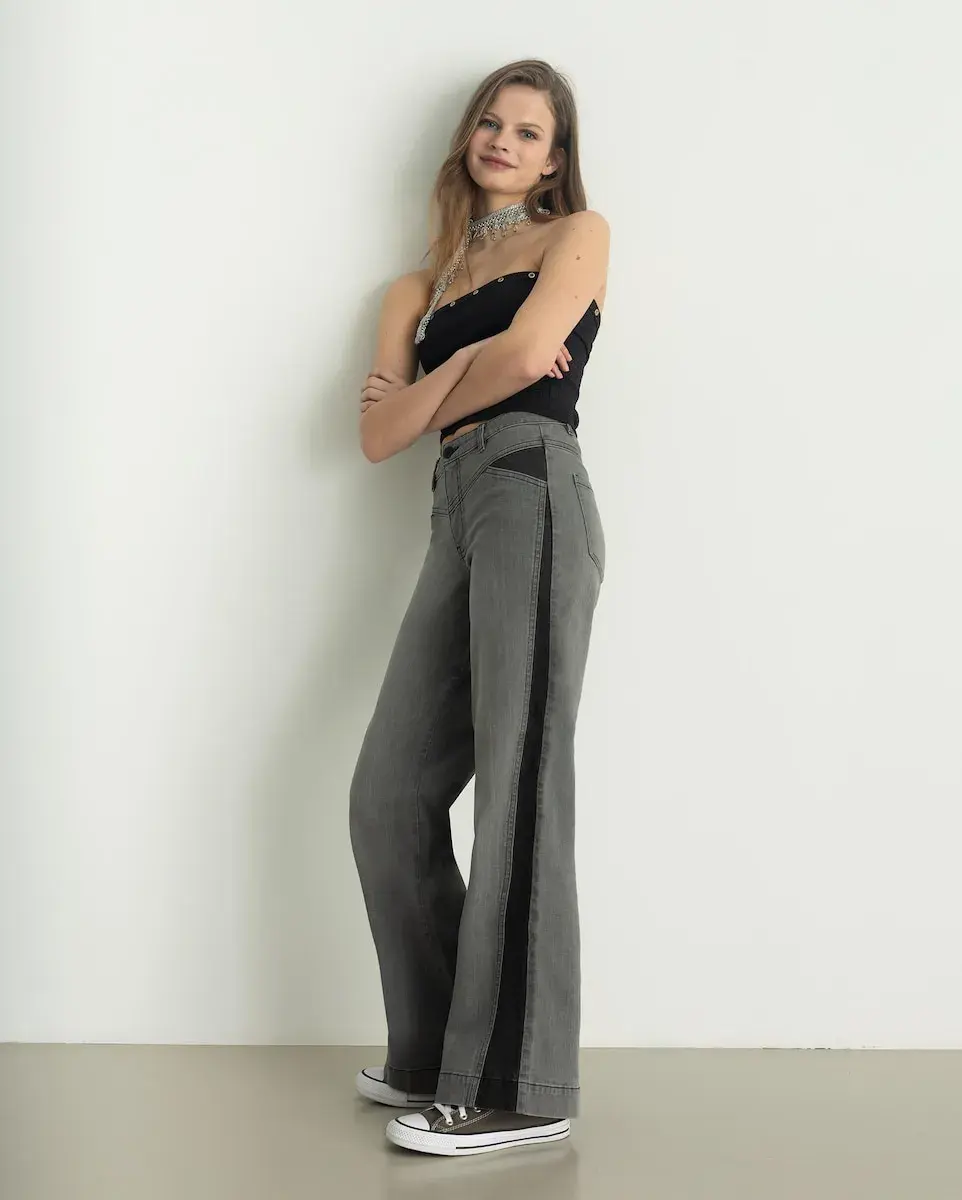 Женские джинсы прямого покроя с высокой талией, застежкой на четыре пуговицы спереди и молнией Noon, серый
Женские джинсы прямого покроя с высокой талией, застежкой на четыре пуговицы спереди и молнией Noon, серый