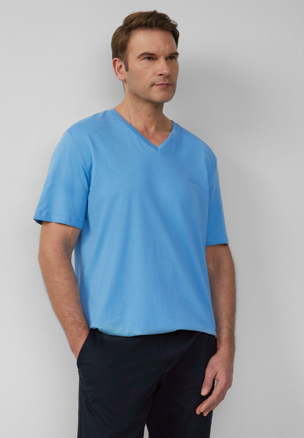 Базовая футболка MIT V-AUSSCHNITT s.Oliver, синий
Базовая футболка MIT V-AUSSCHNITT s.Oliver, синий