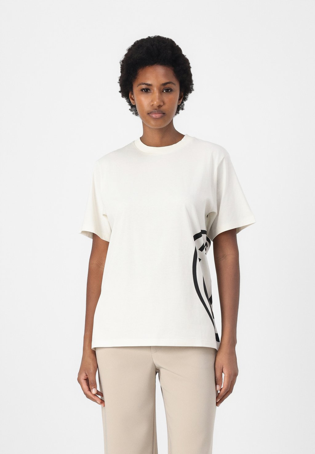 Футболка с принтом VINTAGE TEE HUGO, белый 
Футболка с принтом VINTAGE TEE HUGO, белый