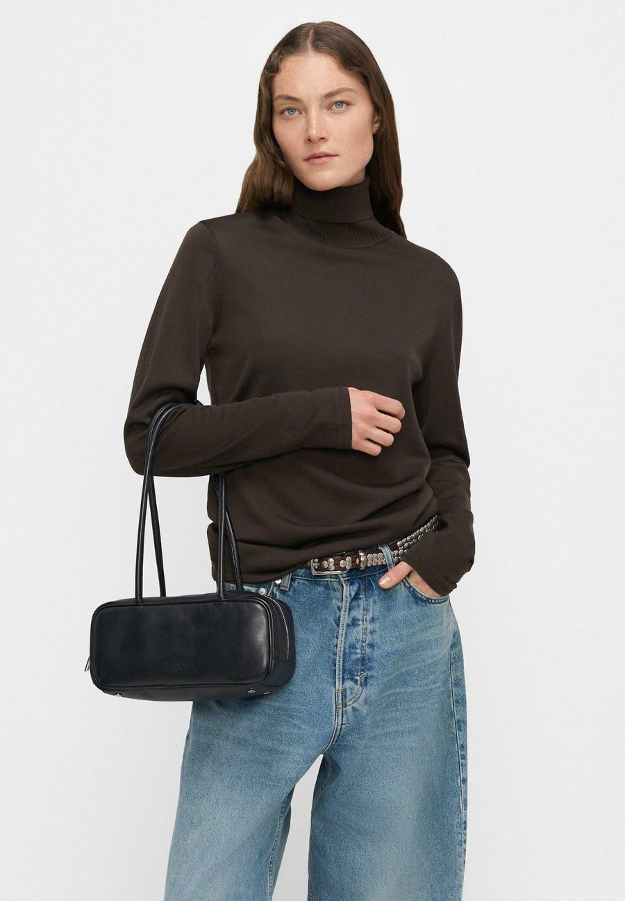 Сумка Liebeskind Berlin JIL, Schwarz/Black
Сумка Liebeskind Berlin JIL, Schwarz/Black