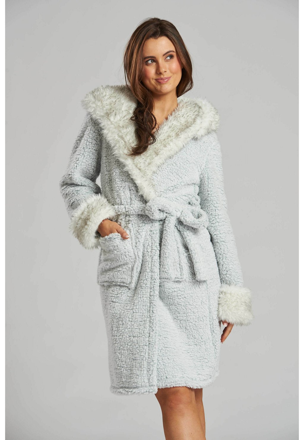 Халат TIPPED HOOD BORG ROBE Loungeable, серый
Халат TIPPED HOOD BORG ROBE Loungeable, серый