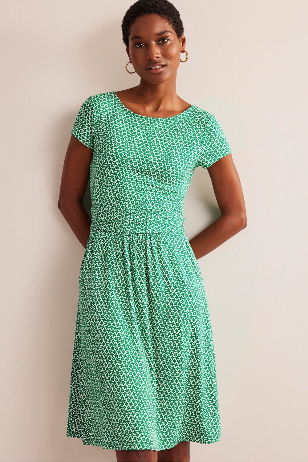 Амели в свитере в горошек Boden, зеленый
Амели в свитере в горошек Boden, зеленый