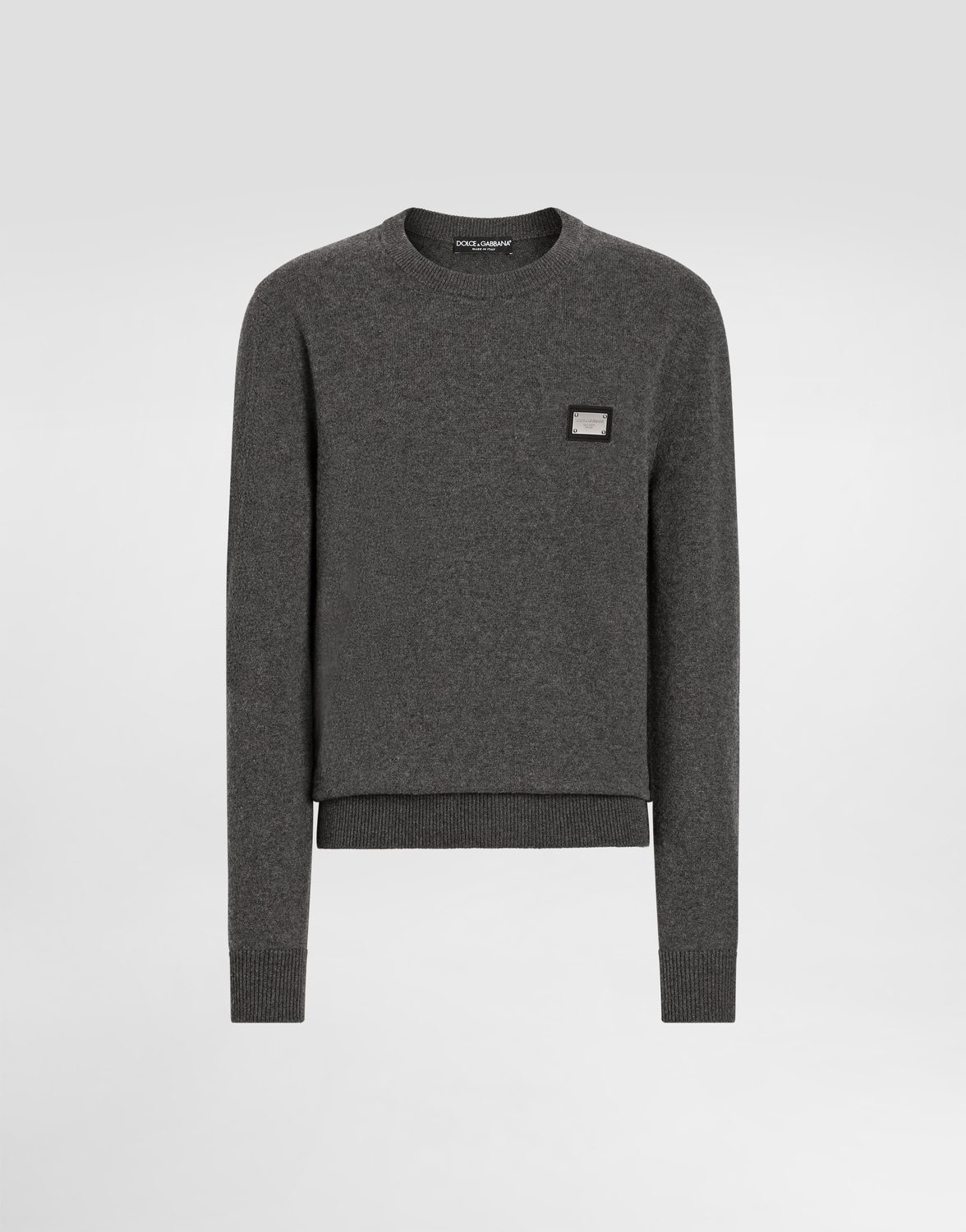 Шерстяной свитер с круглым вырезом и фирменной нашивкой Dolce & Gabbana, серый
Шерстяной свитер с круглым вырезом и фирменной нашивкой Dolce & Gabbana, серый