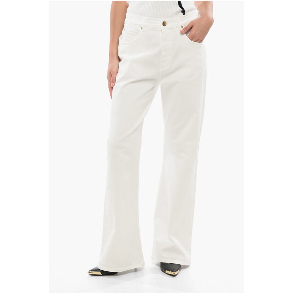 Джинсы-клеш WANDA светло-коричневого цвета с золотистым эффектом на пуговицах Pinko, White
Джинсы-клеш WANDA светло-коричневого цвета с золотистым эффектом на пуговицах Pinko, White