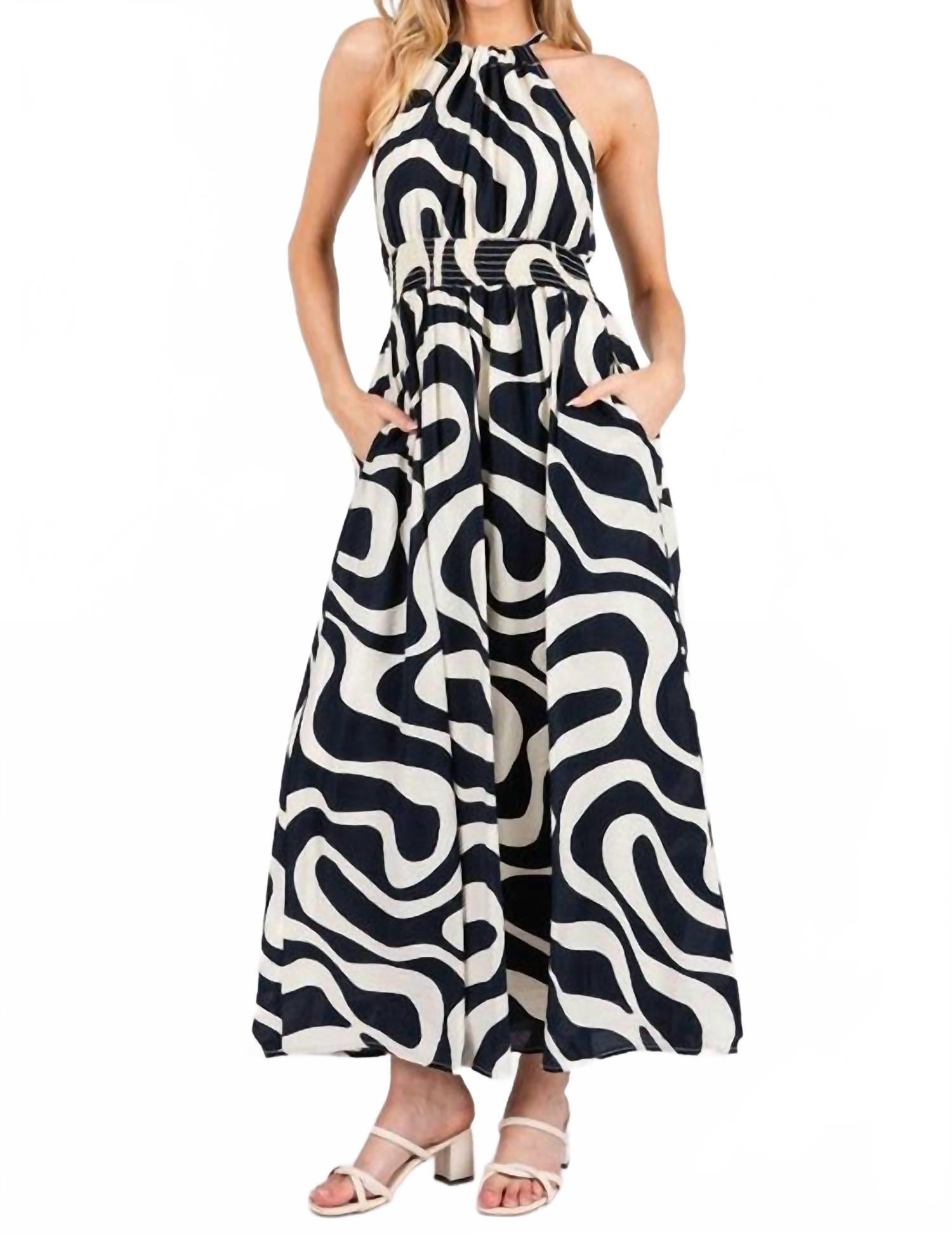 Синий принт платье макси с завязками на шее и талии CALISTA
Синий принт платье макси с завязками на шее и талии CALISTA