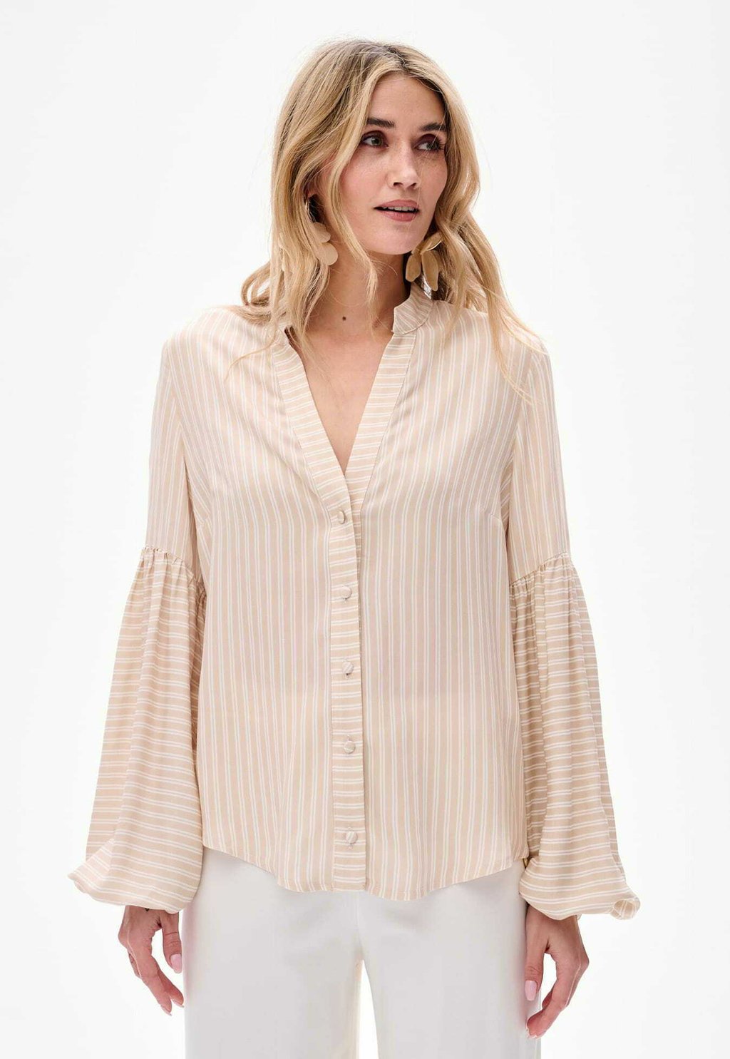 Блуза blue shadow, бежевый
Блуза blue shadow, бежевый