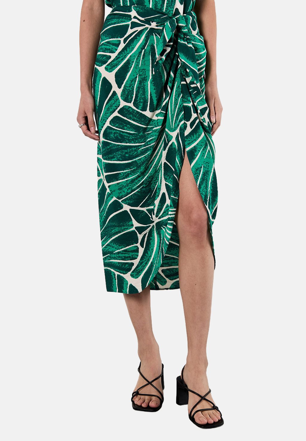 Юбка с запахом ABSTRACT PALM MIDI Apricot, зеленый
Юбка с запахом ABSTRACT PALM MIDI Apricot, зеленый