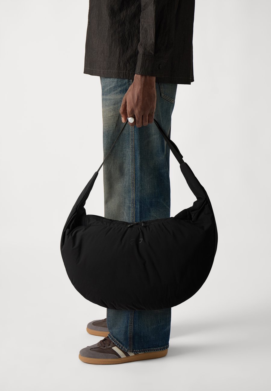 Сумка-шоппер ARKK Copenhagen SLING BAG UNISEX, Black
Сумка-шоппер ARKK Copenhagen SLING BAG UNISEX, Black