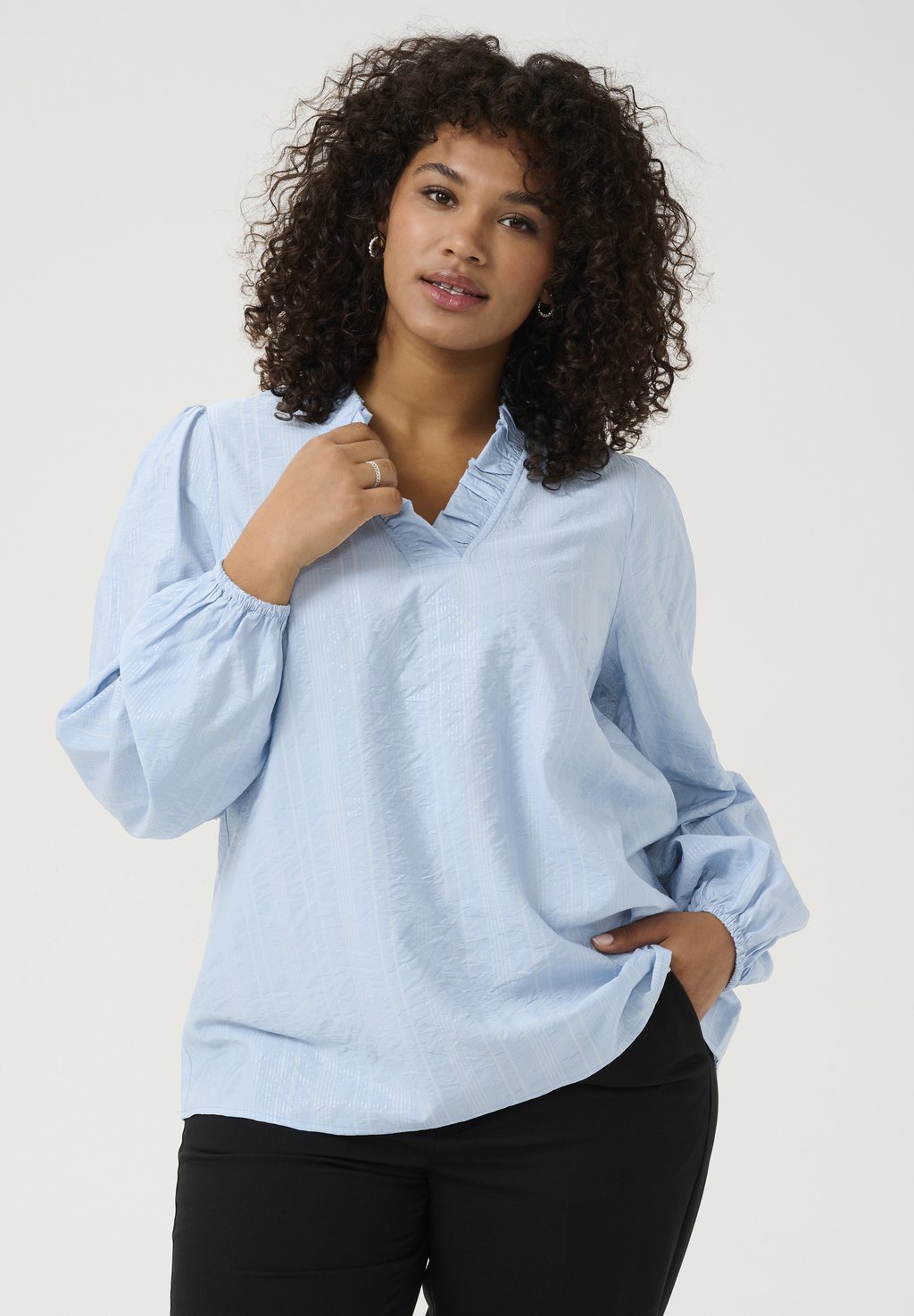 Блуза KCANNI Kaffe Curve, светло-голубой
Блуза KCANNI Kaffe Curve, светло-голубой