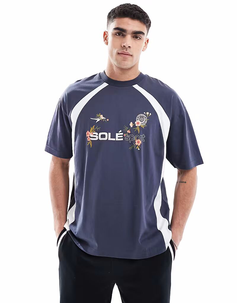 Футболка свободного кроя ASOS DESIGN со спортивной графикой и вставками темно-синего цвета
Футболка свободного кроя ASOS DESIGN со спортивной графикой и вставками темно-синего цвета