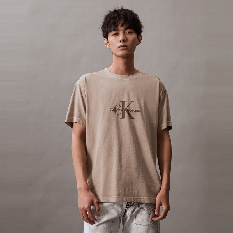 Футболка мужская Calvin Klein Jeans с короткими рукавами и надписью, коричневый
Футболка мужская Calvin Klein Jeans с короткими рукавами и надписью, коричневый