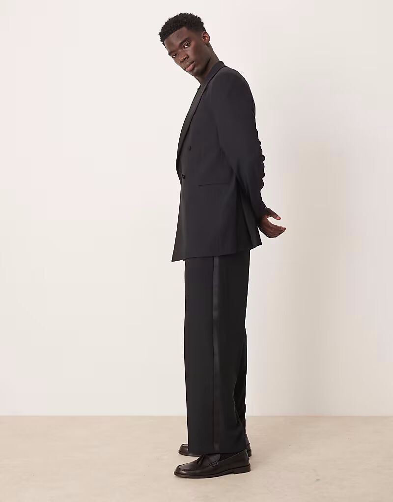 Широкие брюки-смокинг ASOS DESIGN из черной фактурной ткани
Широкие брюки-смокинг ASOS DESIGN из черной фактурной ткани