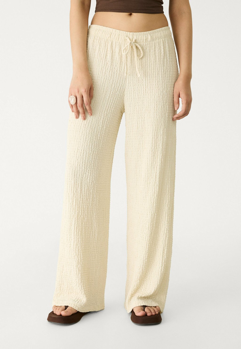 Брюки Stradivarius, бежевый
Брюки Stradivarius, бежевый