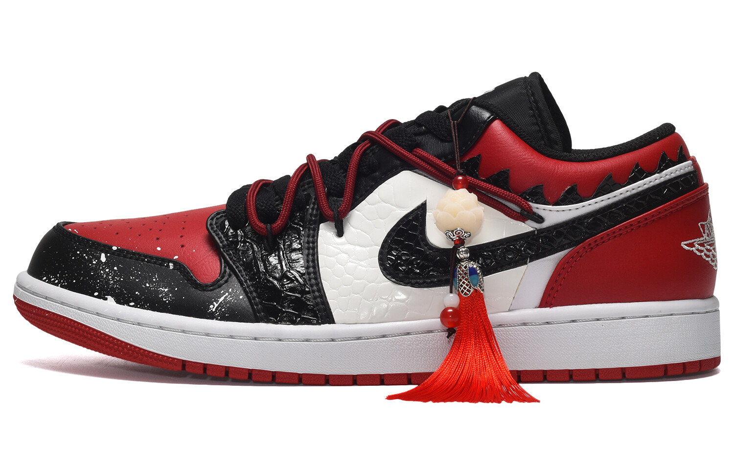 Кроссовки Air Jordan 1 Vintage Basketball Shoes Men Low-top Black/Dark Obsidian/Total Orange, черный/оранжевый
Кроссовки Air Jordan 1 Vintage Basketball Shoes Men Low-top Black/Dark Obsidian/Total Orange, черный/оранжевый