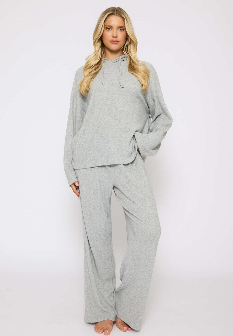 Пижамный комплект Loungeable SOFT KNIT HOODED SET, Grey
Пижамный комплект Loungeable SOFT KNIT HOODED SET, Grey