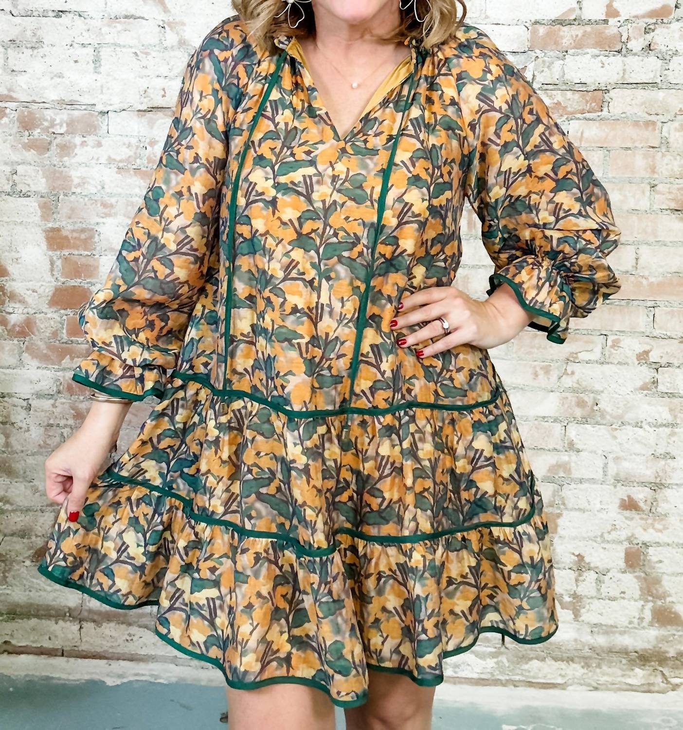 Платье с цветочным принтом и ярусами в цвете хаки Entro
Платье с цветочным принтом и ярусами в цвете хаки Entro