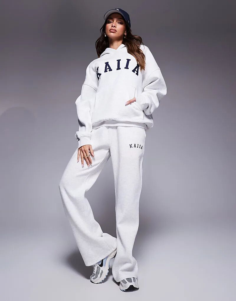 Широкие брюки-джоггеры Kaiia с вышитым логотипом, светло-серый меланжевый
Широкие брюки-джоггеры Kaiia с вышитым логотипом, светло-серый меланжевый