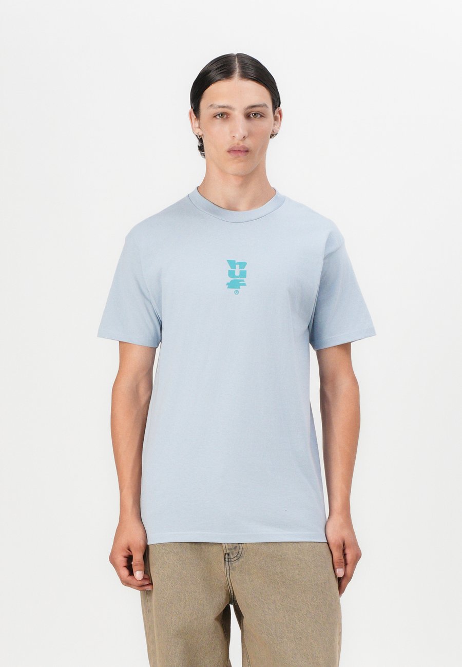 Футболка HUF MEGABLAST TEE UNISEX, Sky/Light Blue, Синий, Футболка HUF MEGABLAST TEE UNISEX, Sky/Light Blue
Футболка HUF MEGABLAST TEE UNISEX, Sky/Light Blue, Синий, Футболка HUF MEGABLAST TEE UNISEX, Sky/Light Blue