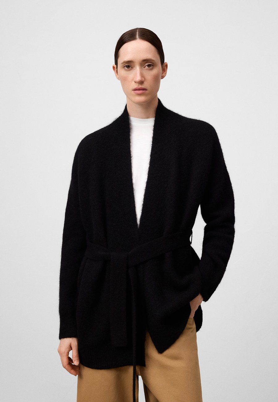 Кардиган ADOLFO DOMINGUEZ Cardigan, Black
Кардиган ADOLFO DOMINGUEZ Cardigan, Black