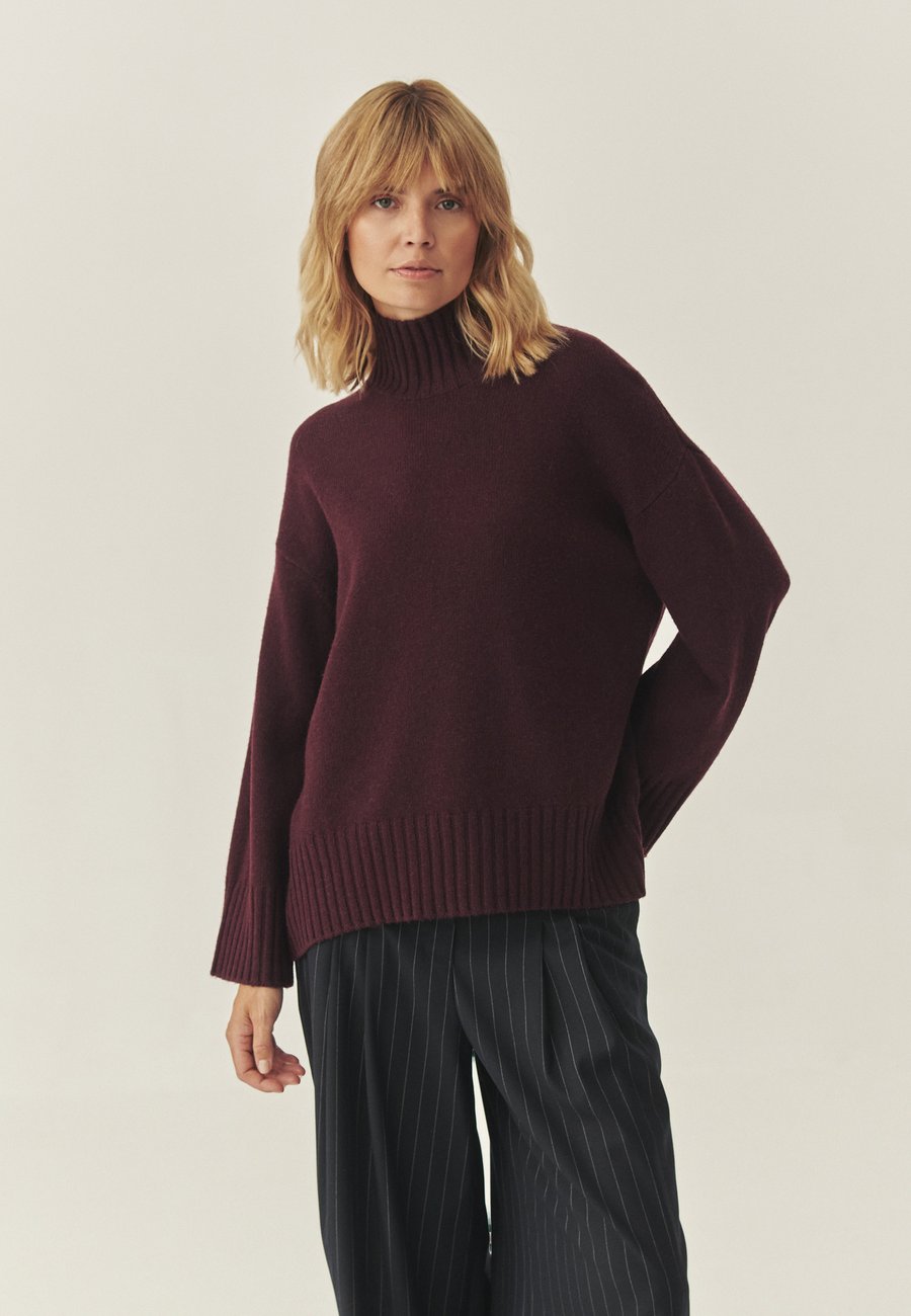 Джемпер TATUUM Jumper, Wine/Dark Red
Джемпер TATUUM Jumper, Wine/Dark Red