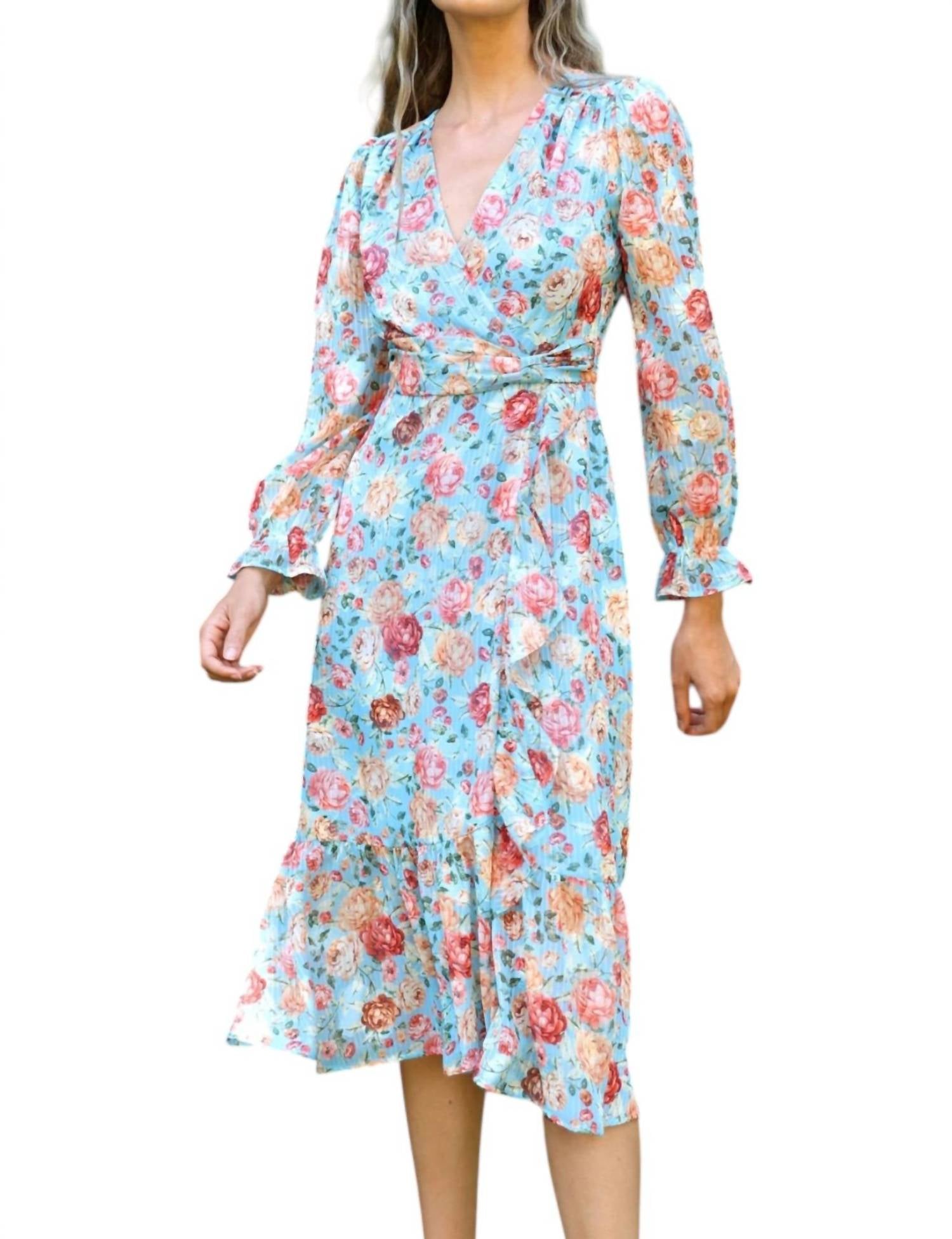 Платье Penelope с запахом в нежно-голубом цвете Adelyn rae
Платье Penelope с запахом в нежно-голубом цвете Adelyn rae