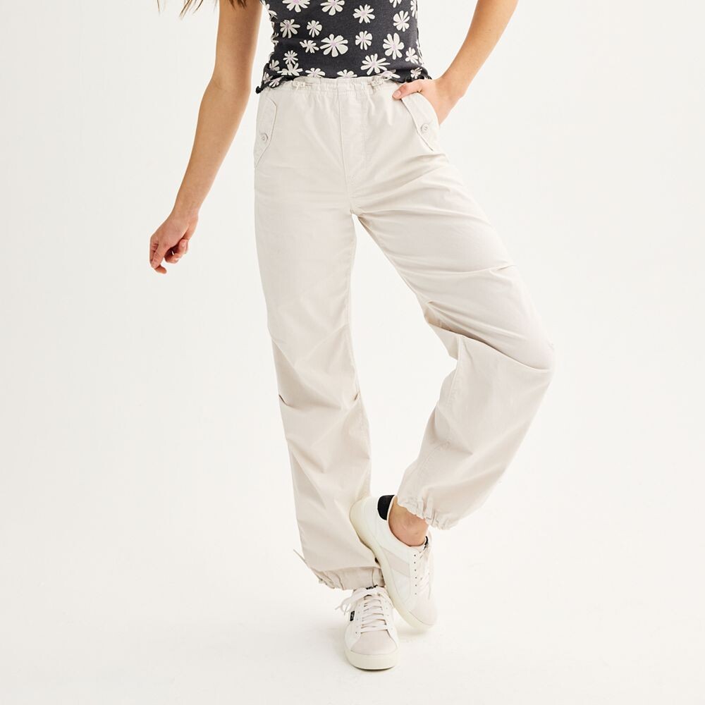 Брюки для бега с парашютом SO для юниоров с высокой посадкой, цвет Shy Gray
Брюки для бега с парашютом SO для юниоров с высокой посадкой, цвет Shy Gray