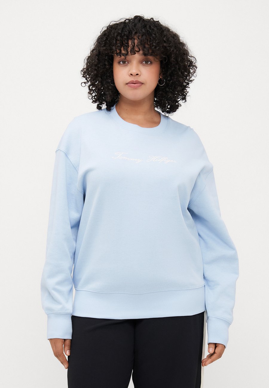 Топ Tommy Hilfiger Curve SCRIPT, Breezy Blue/Light Blue
Топ Tommy Hilfiger Curve SCRIPT, Breezy Blue/Light Blue