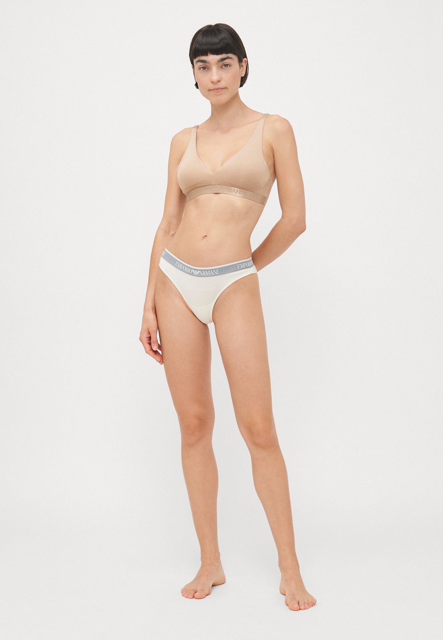 Брифы Emporio Armani BRAZILIAN 2 PACK , Ivory/Beige
Брифы Emporio Armani BRAZILIAN 2 PACK , Ivory/Beige