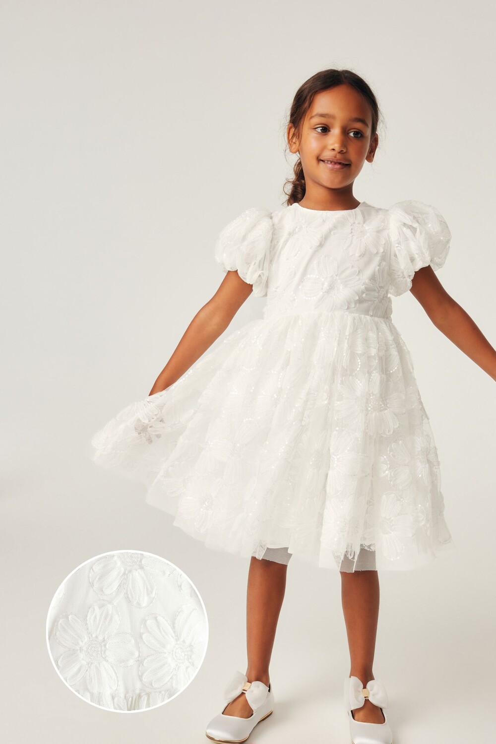 Праздничное платье цвета слоновой кости с объемными пайетками и цветком Baker By Ted Baker, белый
Праздничное платье цвета слоновой кости с объемными пайетками и цветком Baker By Ted Baker, белый