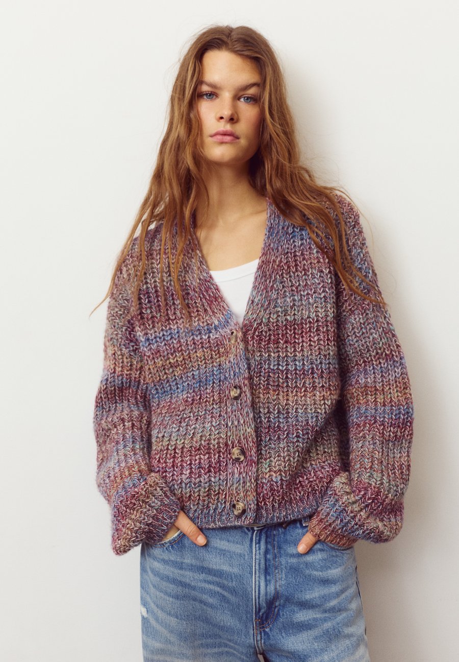 Кардиган PULL&BEAR Cardigan, Dark Red
Кардиган PULL&BEAR Cardigan, Dark Red