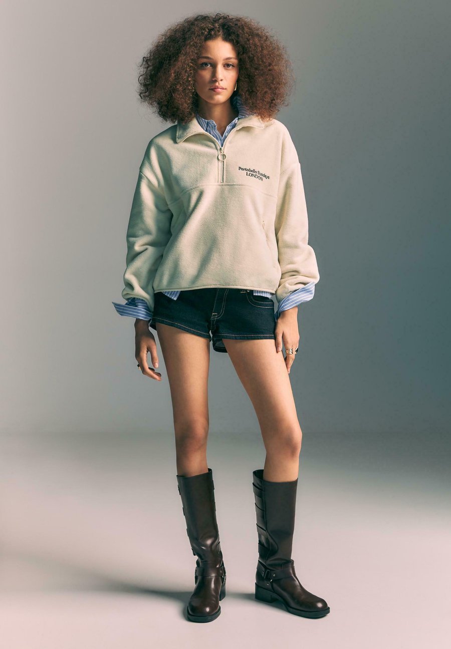 Джемпер Stradivarius EMBROIDERED, Stone
Джемпер Stradivarius EMBROIDERED, Stone