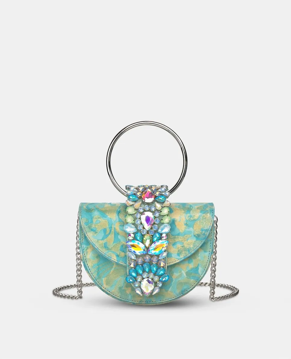 Сумка-полумесяц из кожи с отделкой из стразов, трансформирующаяся в сумку через плечо Alma En Pena, светло-голубой
Сумка-полумесяц из кожи с отделкой из стразов, трансформирующаяся в сумку через плечо Alma En Pena, светло-голубой