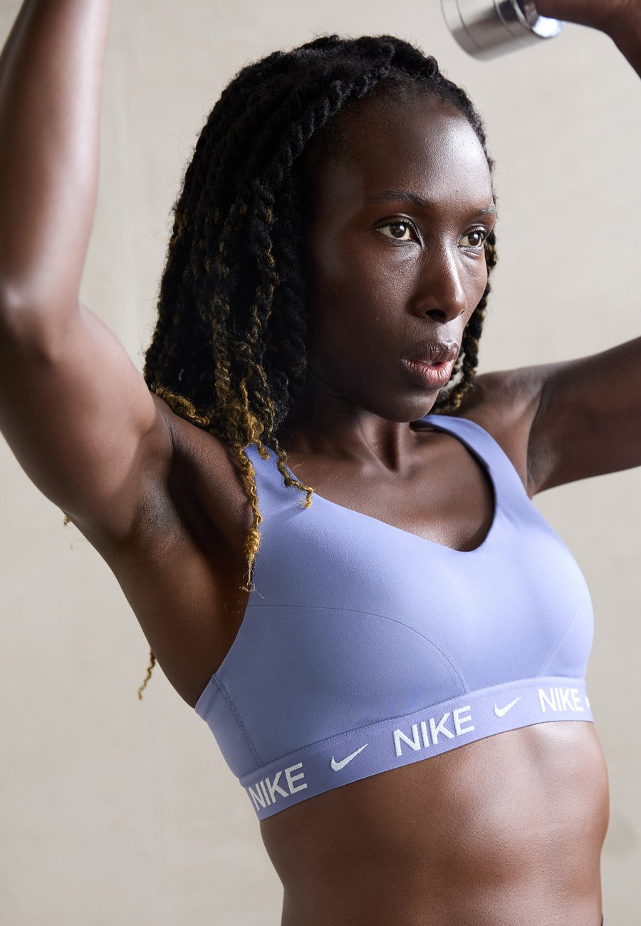 Бюстгальтер Nike Performance INDY BRA, World Indigo/Blue-Grey
Бюстгальтер Nike Performance INDY BRA, World Indigo/Blue-Grey