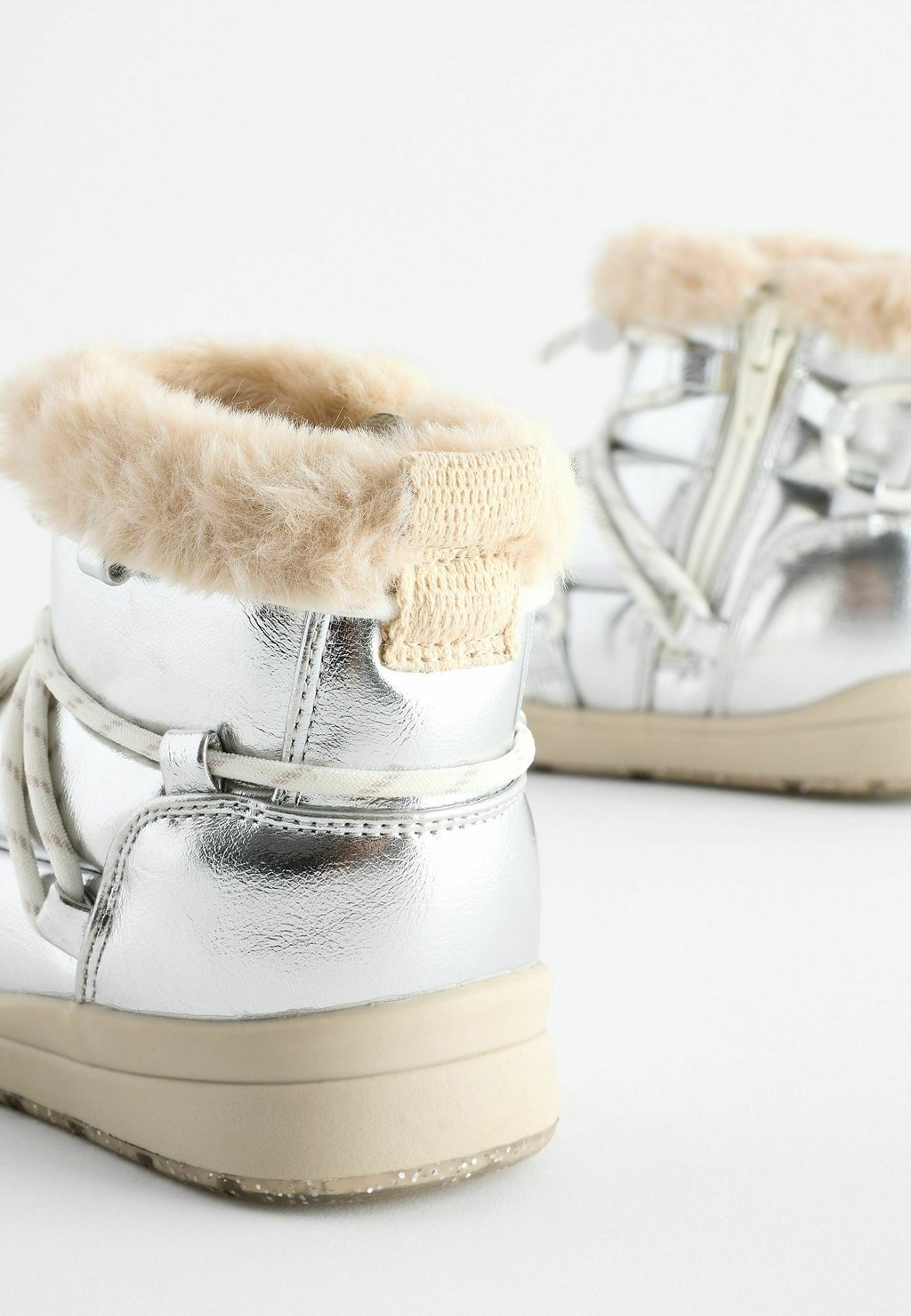 Ботинки QUILTED REGULAR FIT Next, серебристый
Ботинки QUILTED REGULAR FIT Next, серебристый