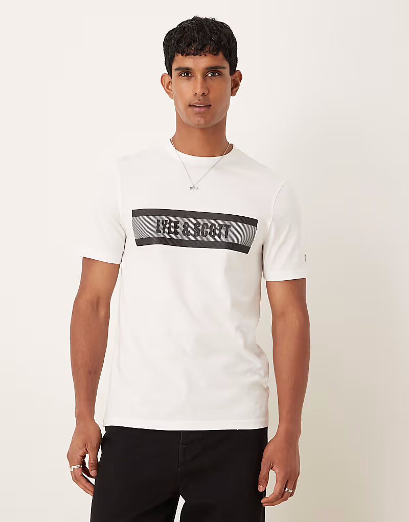 Футболка с полосатым логотипом белого цвета Lyle & Scott
Футболка с полосатым логотипом белого цвета Lyle & Scott