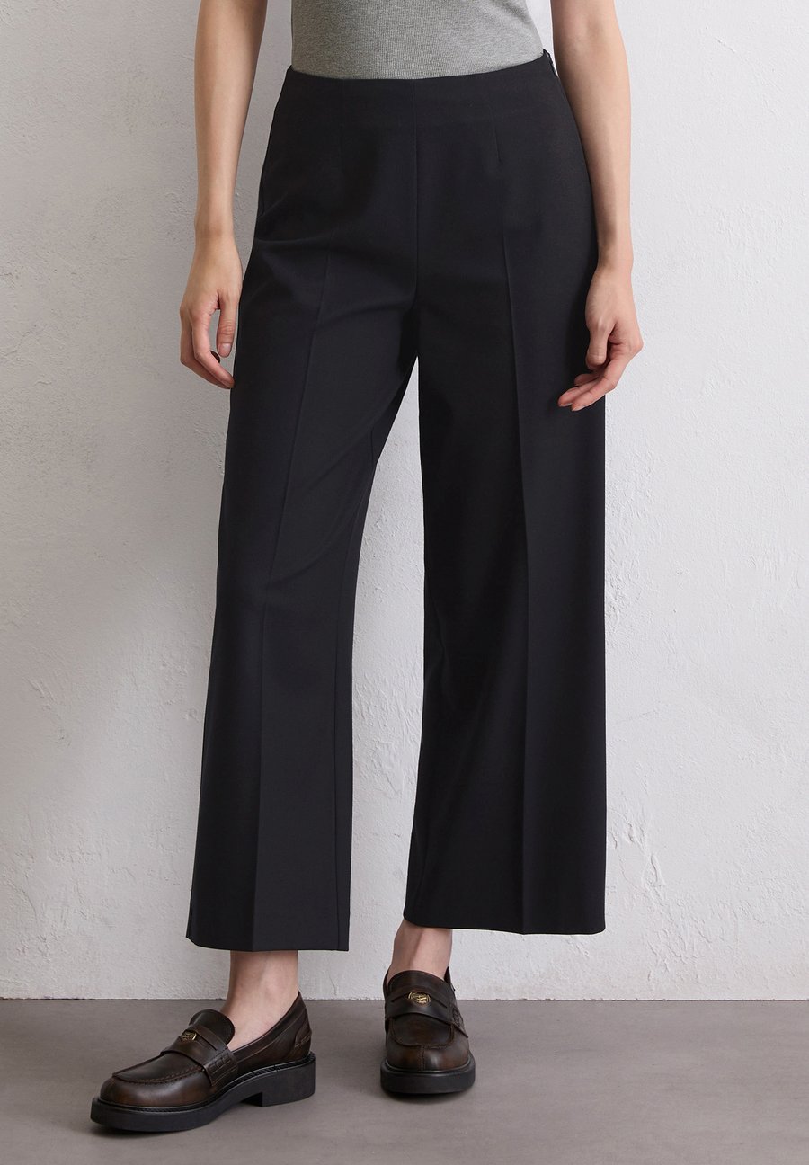 Брюки Marc O'Polo PANTS CULOTTE STYLE LOOK, Deep Night Blue/Dark Blue
Брюки Marc O'Polo PANTS CULOTTE STYLE LOOK, Deep Night Blue/Dark Blue