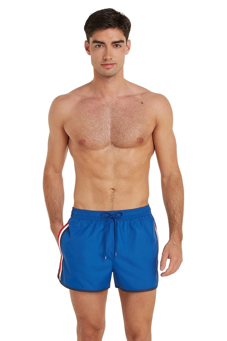 Мужские плавки-шорты Tommy Hilfiger с контрастной отделкой
Мужские плавки-шорты Tommy Hilfiger с контрастной отделкой