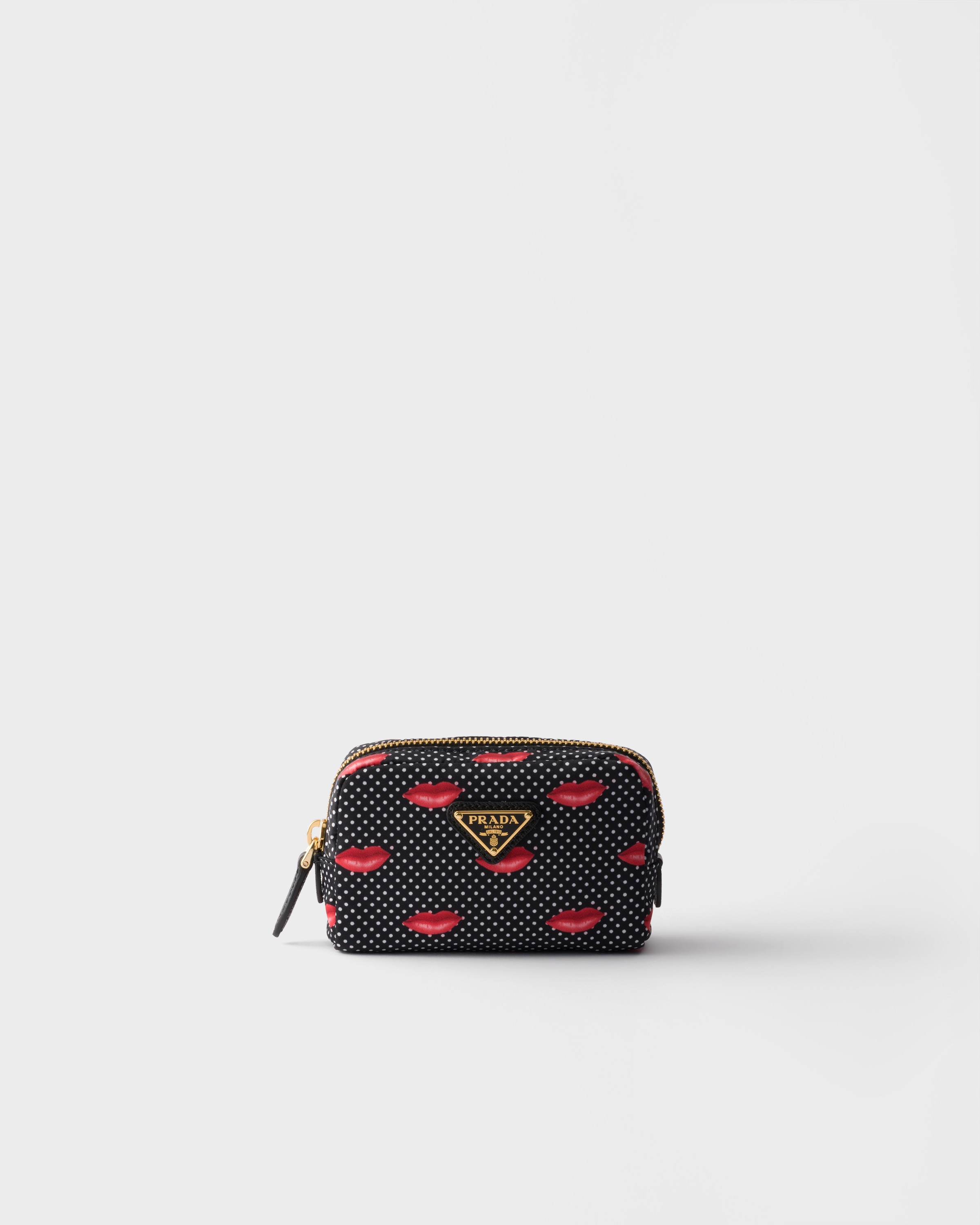 Пояс из переработанного нейлона с принтом Prada, черный
Пояс из переработанного нейлона с принтом Prada, черный