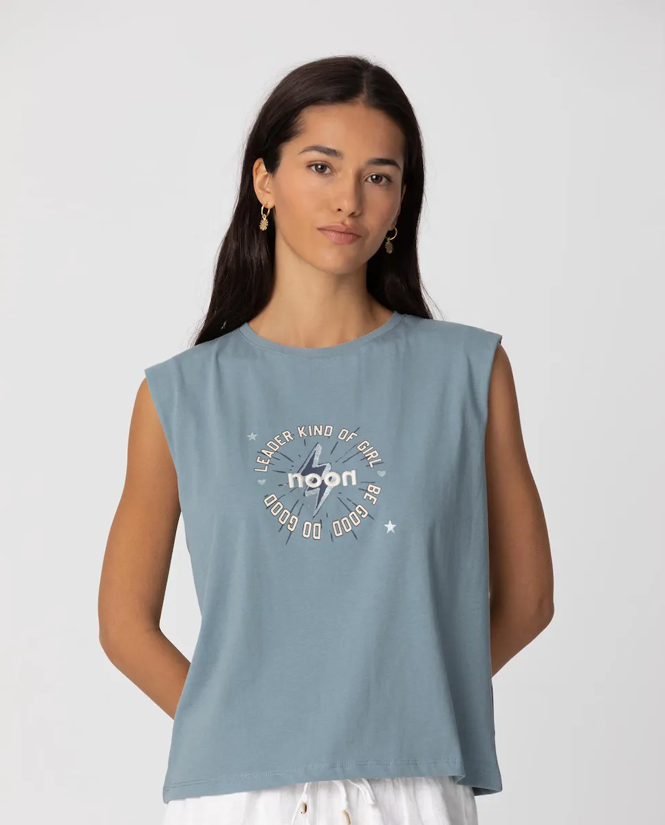 Женская футболка без рукавов с вышитым логотипом Noon, синий
Женская футболка без рукавов с вышитым логотипом Noon, синий