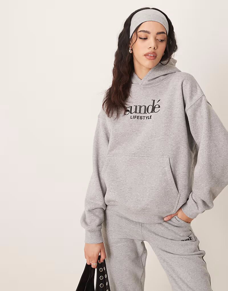 Толстовка свободного кроя Sunde из мягкого микса серого меланжевого цвета
Толстовка свободного кроя Sunde из мягкого микса серого меланжевого цвета
