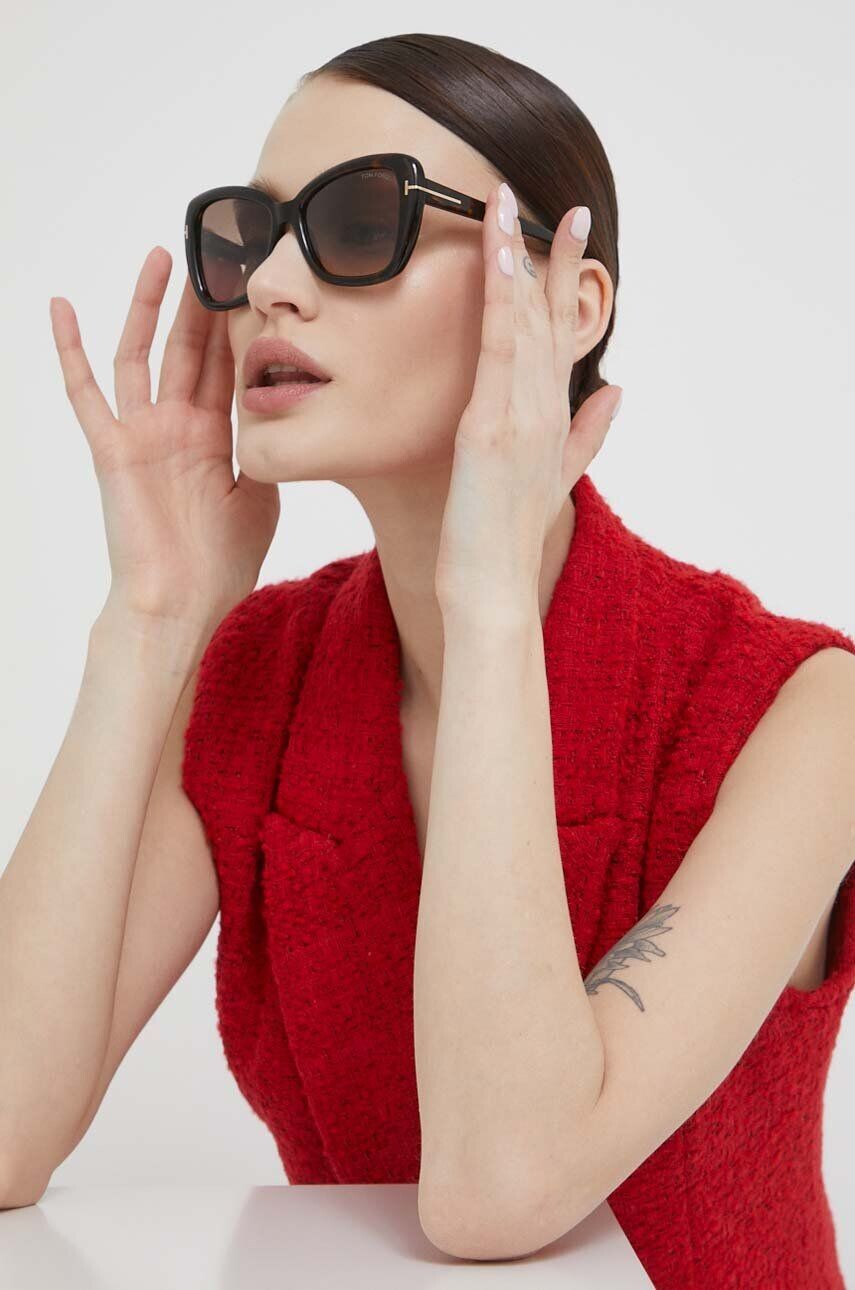 Солнцезащитные очки Tom Ford, коричневый 
Солнцезащитные очки Tom Ford, коричневый