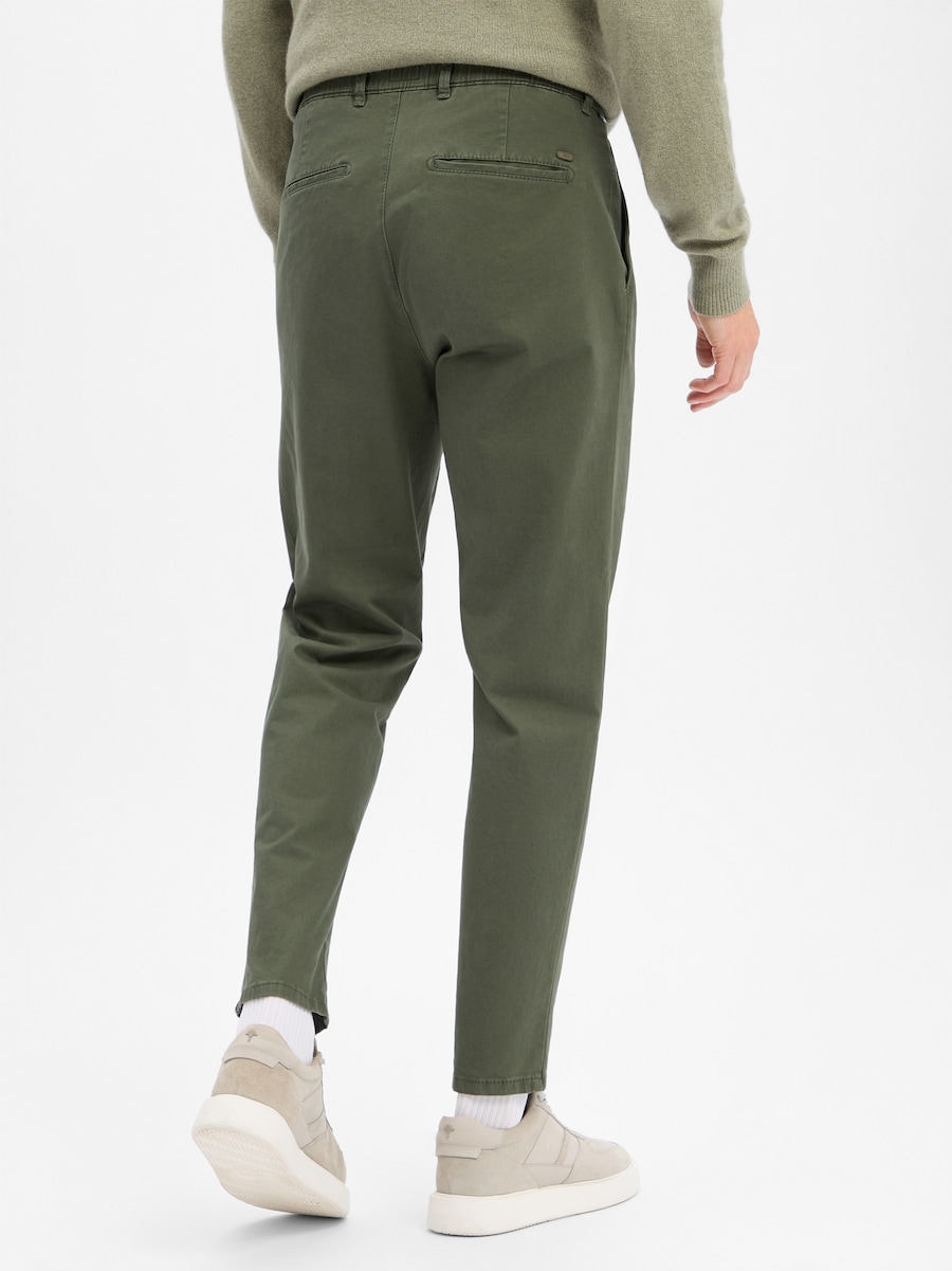 Обычные брюки-чинос BRAX Tino, оливковый
Обычные брюки-чинос BRAX Tino, оливковый