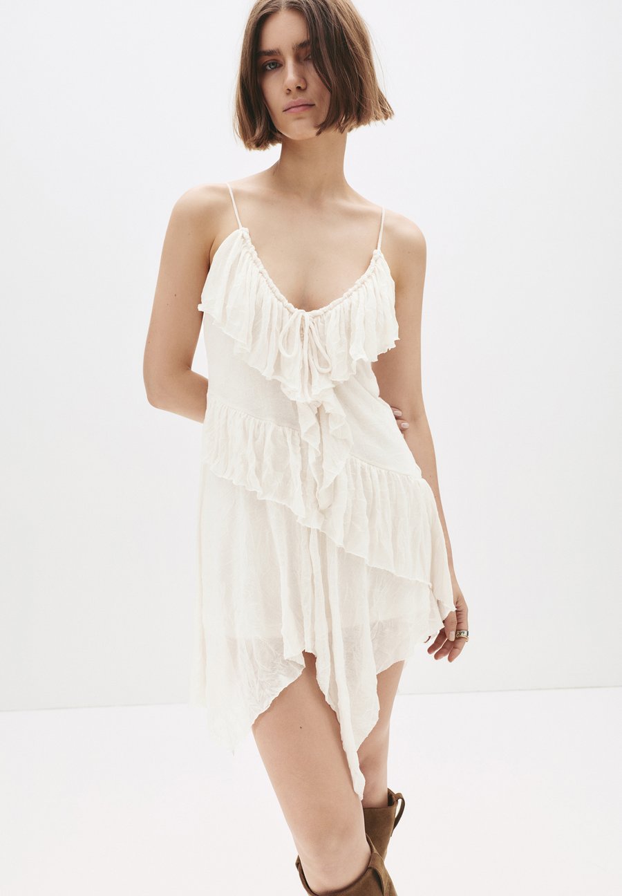 Платье PULL&BEAR ASYMMETRIC WITH RUFFLE , Beige
Платье PULL&BEAR ASYMMETRIC WITH RUFFLE , Beige