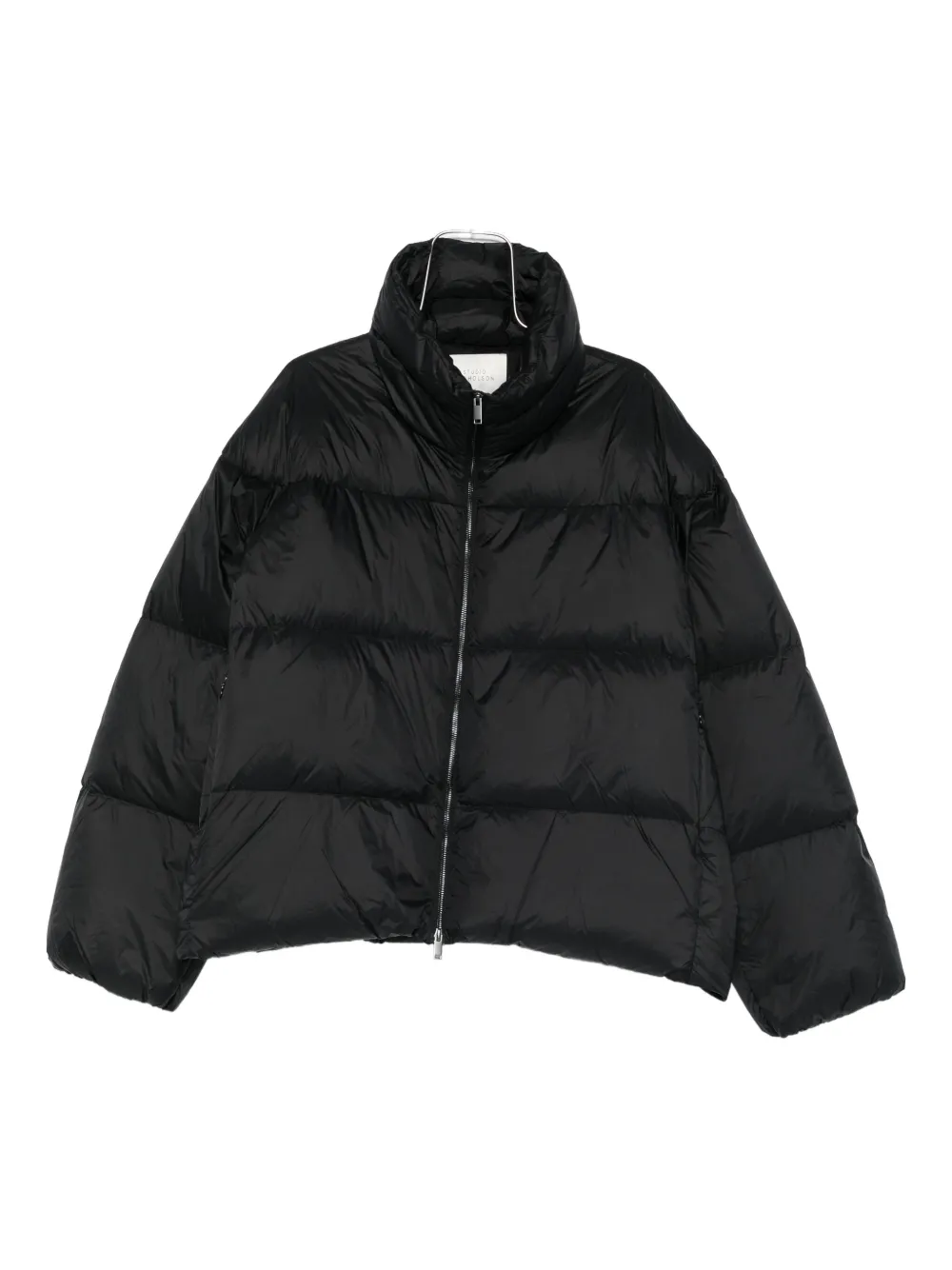 Стеганая куртка на молнии Studio Nicholson, черный
Стеганая куртка на молнии Studio Nicholson, черный